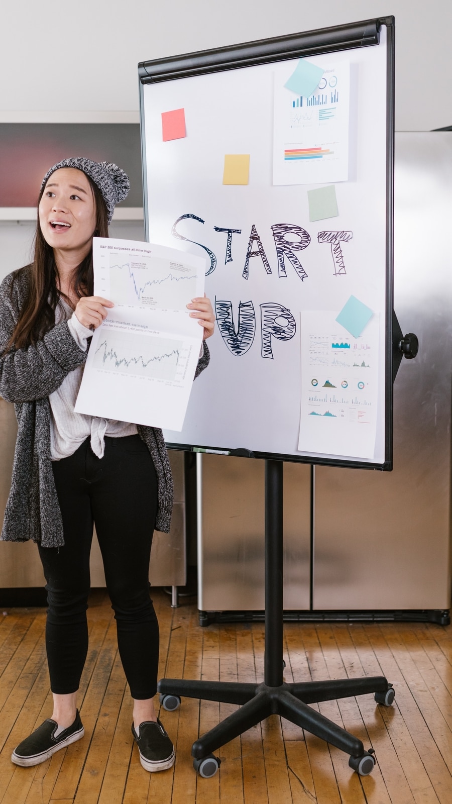 Entrepreneurial Opportunities: If you have entrepreneurial aspirations, a digital marketing course can be immensely valuable. It equips you with the knowledge to market your own products or services effectively, reach your target audience, and build a strong online presence.